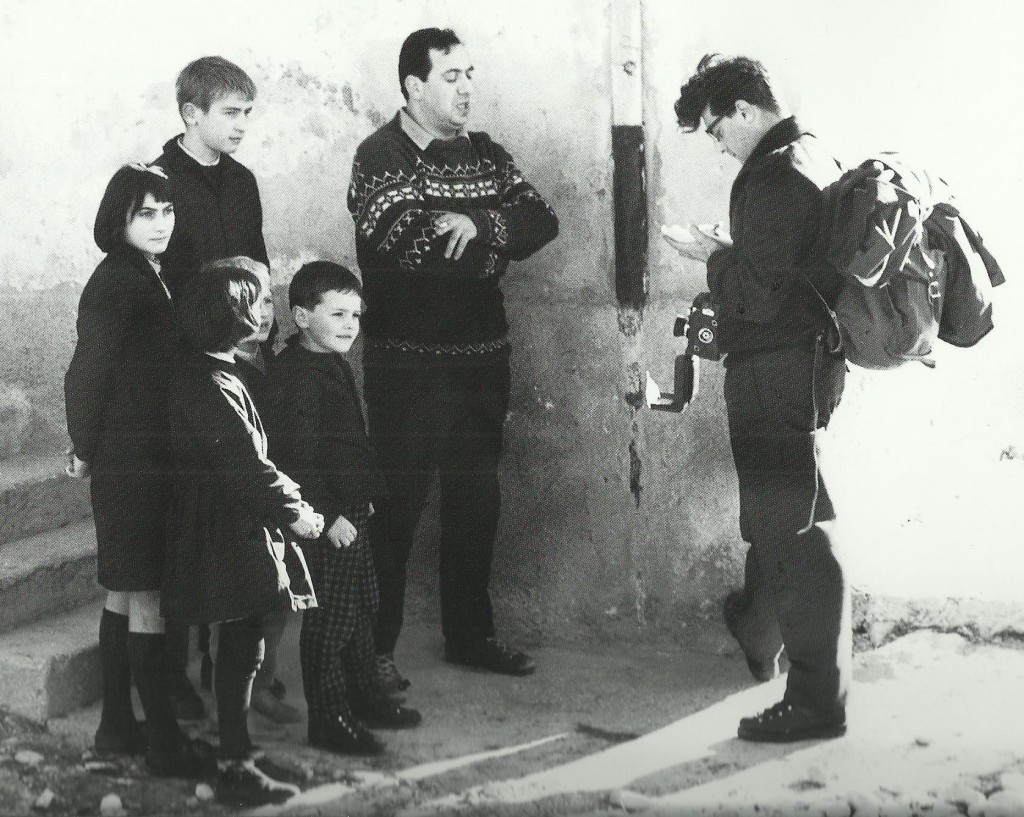 Aldo Gorfer, giornalista trentino che per anni ha accompagnato Faganello nei servizi in Trentino, qui a Padaro nel 1968
