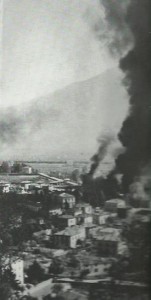 Il bombardamento aereo di Riva del Garda, del 24 aprile 1945: vista dall'alto della zona dell'Inviolata. Il monumento non fu toccato dalle bombe. Il bombardamento era destinato a una colonna motorizzata tedesca che era parcheggiata in viale Trento, in viale Ospedale e in viale Madruzzo