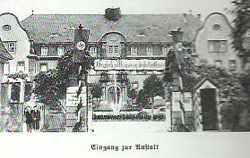 Immagini di un opuscolo informativo (dicembre 1940) sulle scuole superiori per "Volksdeutschen" di Rufach e Achern, preceduto sul frontespizio dalle parole del Führer "Un unico sangue circola in un unico Impero (B. Widmann, Bz)