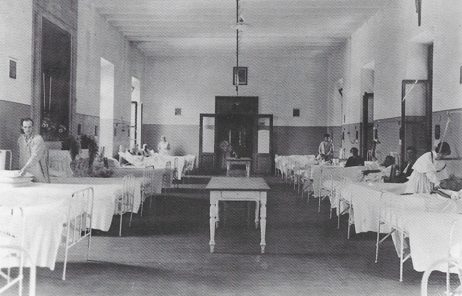 Una sala comune dell'Ospedale di Rovereto nel 1910