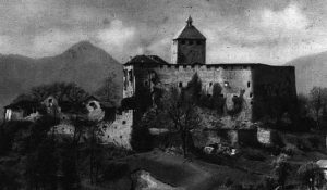 Castel Ivano presso Strigno: nella notte tra il 29 e il 30 aprile 1945 vi si asserragliò il capitano delle SS Hegenbart con la sua truppa prima della fuga