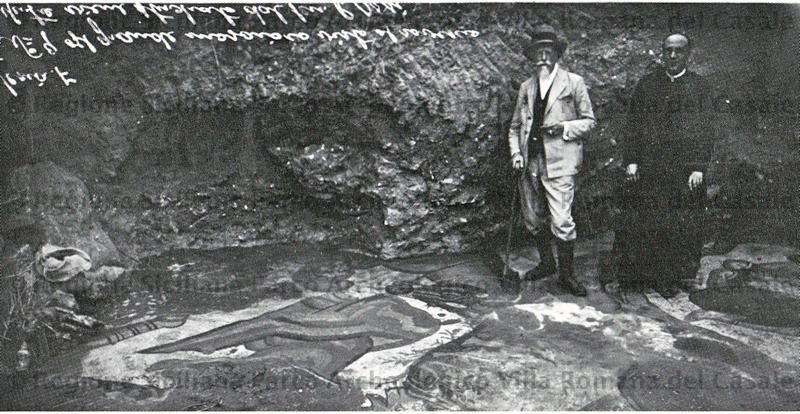 Paolo-Orsi-con-Mons.-U.-Franchino-durante-lo-scavo-del-triclinio-della-Villa-del-Casale-nel-1929