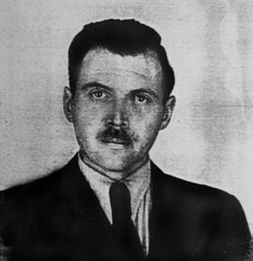 Foto segnaletica del 1956 raffigurante Mengele