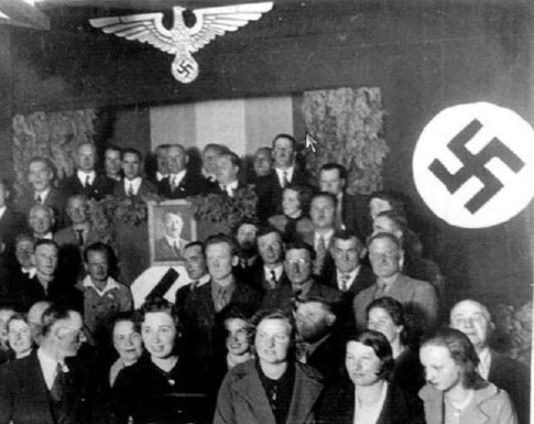  Bariloche, Argentina – 1936 Un gruppo di simpatizzanti nazisti