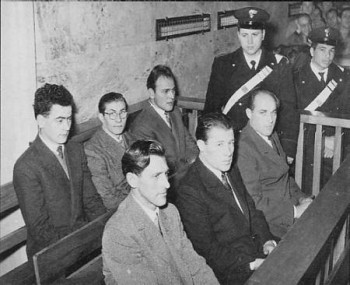 Tra il 1956 e il 1957 si verificarono attentati dinamitardi, riconducibili al gruppo intorno ad Hans Stieler, tipografo presso il quotidiano Dolomiten