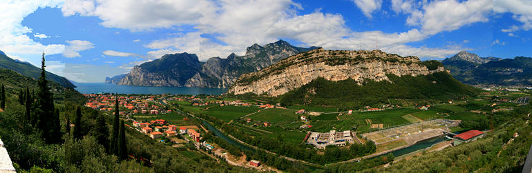 Alto-Garda-Panoramica-sul-monte-Brione-e-sulla-Busa-.-2007_imagefull