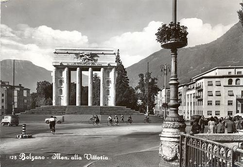 Bolzano-monumento-alla-vittoria-1960