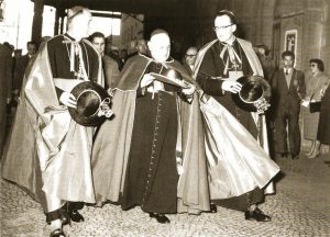 Città del Vaticano - Il vescovo Joseph Gargitter (a destra) con Papa Giovanni XXIII