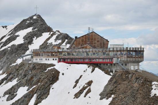 glacier-hotel-grawand