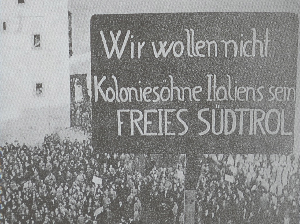 sigmundskron-kundgebung-1957-transparent