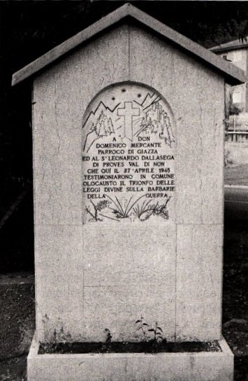 Il monumento ad Ala a ricordo di don Domenico Mercante e di Leonhard Dallasega