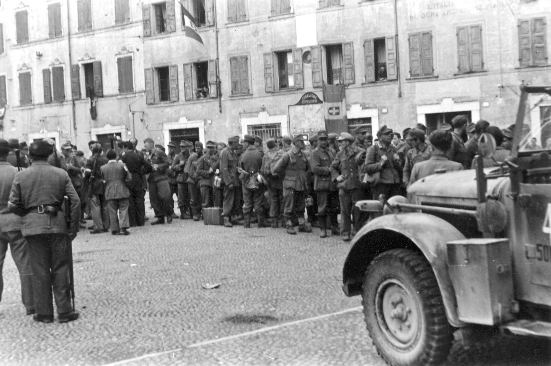 Soldati_tedeschi_catturati_dai_partigiani_della_Brigata_Italia