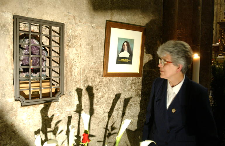 Una delle suore di Madre Paolina nella casa di Vigolo Vattaro .