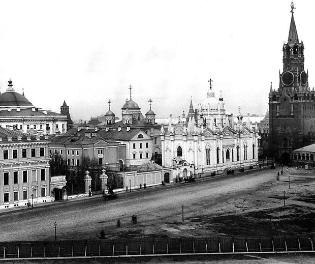 moscow_kremlin_voznesenskaya_square_1900s